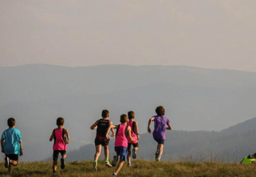 O Concello de Boqueixón colabora na segunda temporada da escola Vértice de carreiras por montaña dirixida a nenos e nenas de 11 a 16 anos